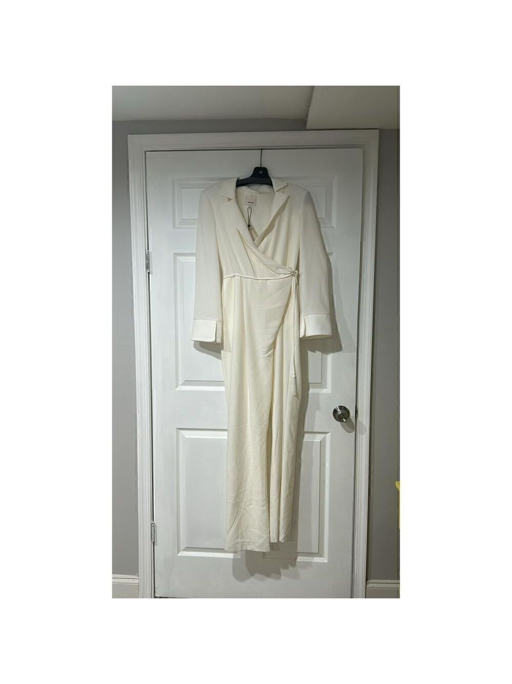 Cinq a Sept Ivory Holiday Macie Wrap Jumpsuit Size 8 - Picture 3 of 12